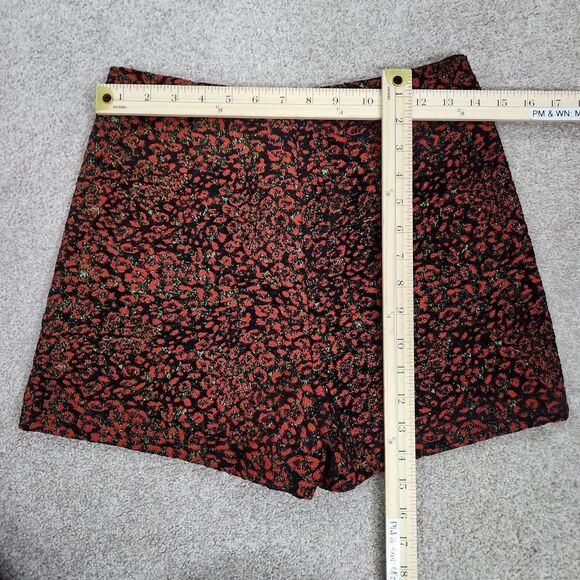 Basic Zara High Rise Red Floral Jacquard Zipper Short - Picture 9 of 11